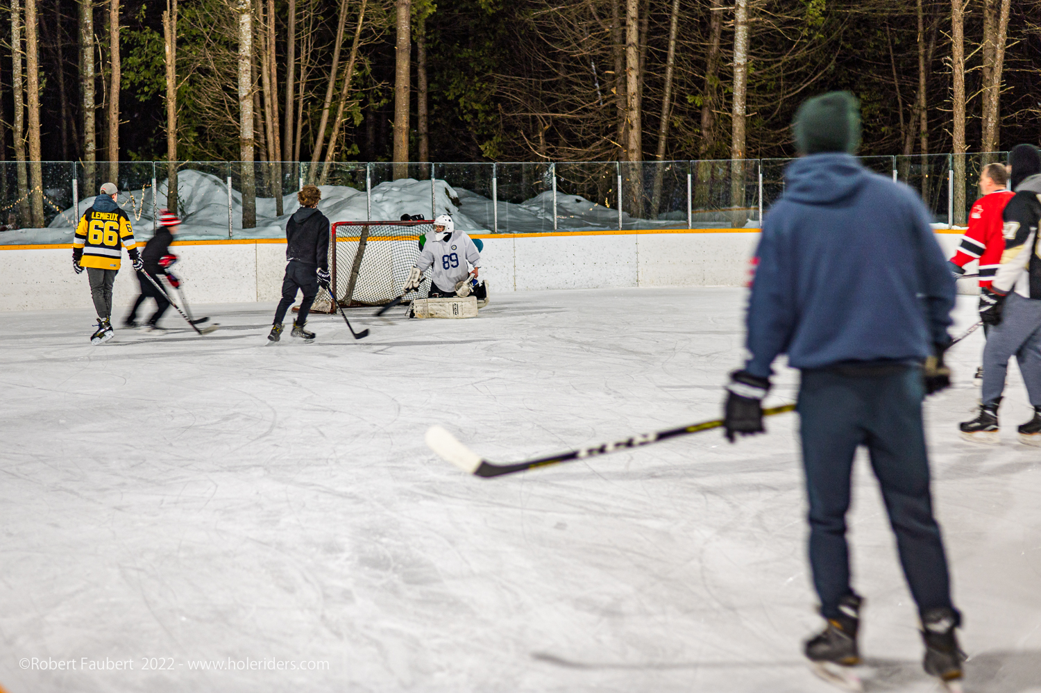 Shinny hockey at Icelynd Skating trails